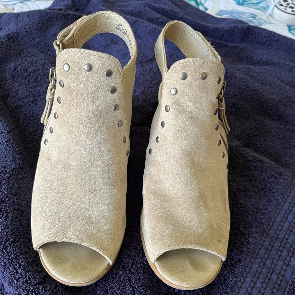 Baretrap Sandals Size 7.5
